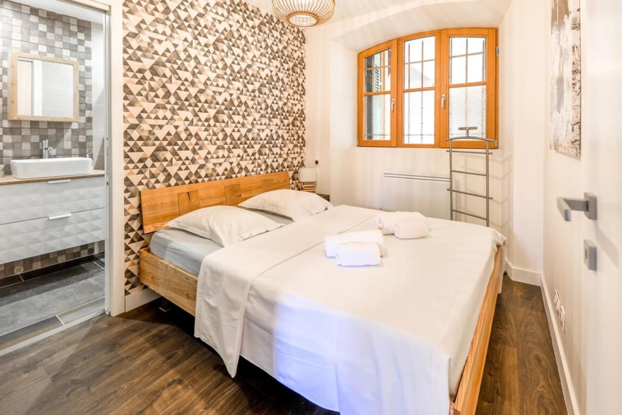 3-Star Rated Apartment In The Heart Of The Old Town With A View อานซี ภายนอก รูปภาพ
